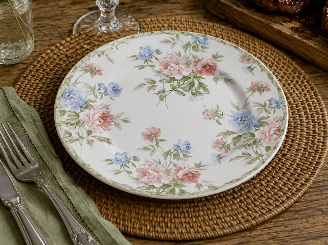 Prato de porcelana 28cm branca ornamentado com decalque